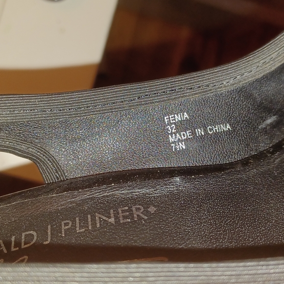 Donald J. Pliner Fenia black stretch fabric slingback pumps high heels size 7.5 - Picture 3 of 9